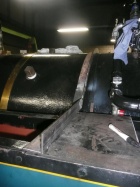 Der neue untere Abschluss der Führerhausfront wird an den Kessel und die Seitenkasten angepasst [17. Januar 2012]