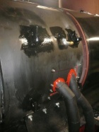 Die Halter der Luftpumpe und der Anschluss für den Bläser sind komplett [21. Januar 2012]