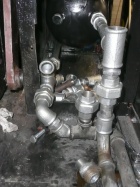 Im Führerhaus werden Luftleitungen verlegt [11. Februar 2012]