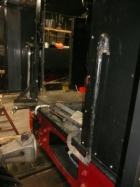 An der Hinterseite des Führerhauses wurden die Luftleitungen wieder montiert [11. Februar 2012]