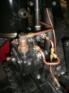 Die Schmierpumpe der Luftpumpe erhielt Leitungen für ihre Dampfheizung [14. März 2012]