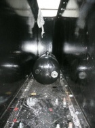 Im lokführerseitigen Seitenkasten wurde ein weiterer Lufttank eingebaut [23. Februar 2012]