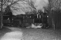 Ausfahrt aus dem Bahnhof Baumschulsee in Richtung Brücke