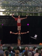 Dieses Duo bietet eine bunte Mischung von Akrobatik, Jonglage, Komik und Musik [28. Juni 2018]