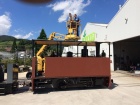 Mit der Hebebühne wird das Dach von oben inspiziert [30. Juli 2016]