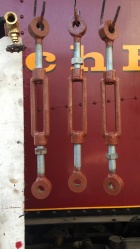 Die drei neuen Spannschlösser sind grundiert [1. September 2016]