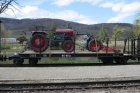Der R 302 dient bei der Saisoneröffnung dem Transport von Traktoren [2013]