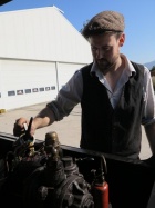 Der Lokführer schmiert die Luftpumpe vom Lukas [14. Oktober 2018]