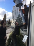 Die Glocke wird über dem Fundament ausgerichtet [12. November 2016]