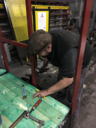 Das letzte Brett des Bodens wird montiert [26. Dezember 2020]