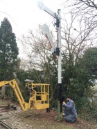 Die Umlenkrollen werden wieder montiert [18. Februar 2017]