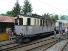 Der Triebwagen BCFeh 4/4 10 stammt von der Leuk-Leukerbad-Bahn LLB
