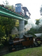 Die Molly unterquert den wartenden Dieselzug [26. September 2008]