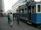 Die Baumschulbahner besteigen das historische Tram für die Fahrt zum Museum