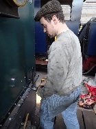 Für die Zugschlusshalterung am Lukas werden noch einige Löcher gebohrt [28. Januar 2017]