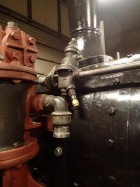 Der Druckregler für die Luftpumpe musste auf eine spezielle Art montiert werden [13. Februar 2016]