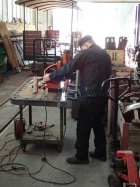 Die hintere Rahmenplatte vom Lukas erhält die letzten Löcher [14. Februar 2015]