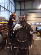 Die Verschalung der Stehkesselrückwand wurde provisorisch montiert [17. Februar 2018]