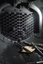 In der Rauchkammer der Molly sind leider noch nicht alle neuen Rohre ganz dicht [22. Februar 2022]