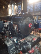 Ein- und Ausströmrohre sowie die Rauchkammertüre wurden wieder montiert [3. März 2018]