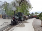 Der Güterzug wurde nun um den Brigadewagen R 302 verlängert [2. Mai 2015]