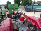Ein erster Fahrgast hat Freude am Traktor [4. Juni 2016]