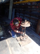 Der Radsatz einer Kipplore wird gereinigt [16. Juli 2022]