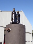 Die typischen O&K-Sicherheitsventile sitzen wieder auf dem Dampfdom [25. Juli 2015]