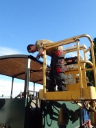 Der zweite Dachabschluss vom Lukas wird verfugt [29. Juli 2017]