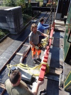 Das Hebegeschirr wird wieder an den Haken genommen [1. Oktober 2015]