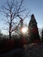 Hinter dem Signal beginnt sich die Sonne zu zeigen [23. Dezember 2014]