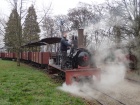 Im Bahnhof Baumschulsee werden zwei Personenwagen angehängt [31. Dezember 2015]